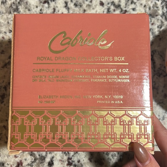 New Elizabeth Arden Royal Dragon Trinket Dish in Milk Glass - Picture 6 of 6